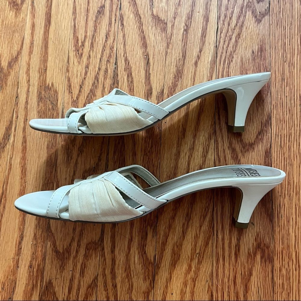 Mootsies Tootsies Cream Nude Heels